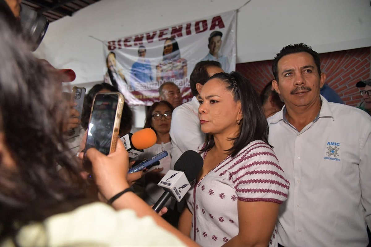 GacetaBusiness's tweet photo. “La unidad tiene que construirse desde el territorio”: Beatriz Mojica

Beatriz Mojica Morga informó que mantiene diálogo con los distintos equipos y liderazgos de Morena en Guerrero, con disposición para fortalecer la organización y la unidad del movimiento. https://t.co/ip4fy6Yh2k
