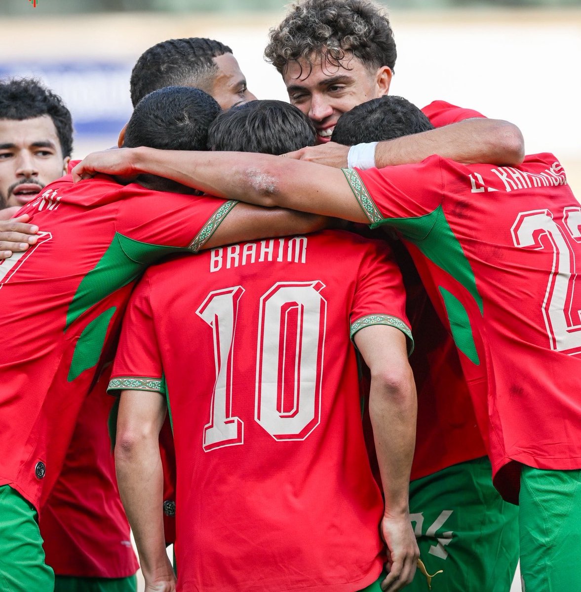 LionTimes_'s tweet photo. 🎙️🇩🇿 Djamel Benlamri : 

« La sélection marocaine était forte avec Walid Regragui, mais elle est devenue encore plus forte et agréable à voir avec Mohamed Ouahbi. 

Ils exécutent des séquences tactiques que l’on ne voit que chez les grandes sélections. Ouahbi a apporté sa touche, avec une excellente continuité pour le Maroc et une très bonne progression. » 🇲🇦🔥