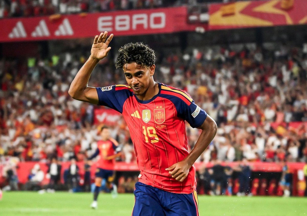 FabrizioRomano's tweet photo. 🚨 Lamine on his recent form: “A month ago you all were saying that I was doing badly…”.

“Right now, I'm calm and I'm enjoying it. But I just know that at any moment they’re going to come back and say the same thing they were saying a month ago!”. https://t.co/kn9H82H0HA