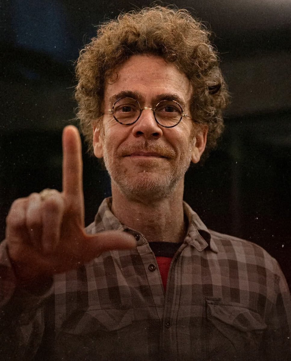 jornalnota's tweet photo. O cantor e compositor Nando Reis também fez o L declarando seu voto para essas eleições. 

Maravilhoso, não? ❤✊🇧🇷 https://t.co/x29oL6KJDJ
