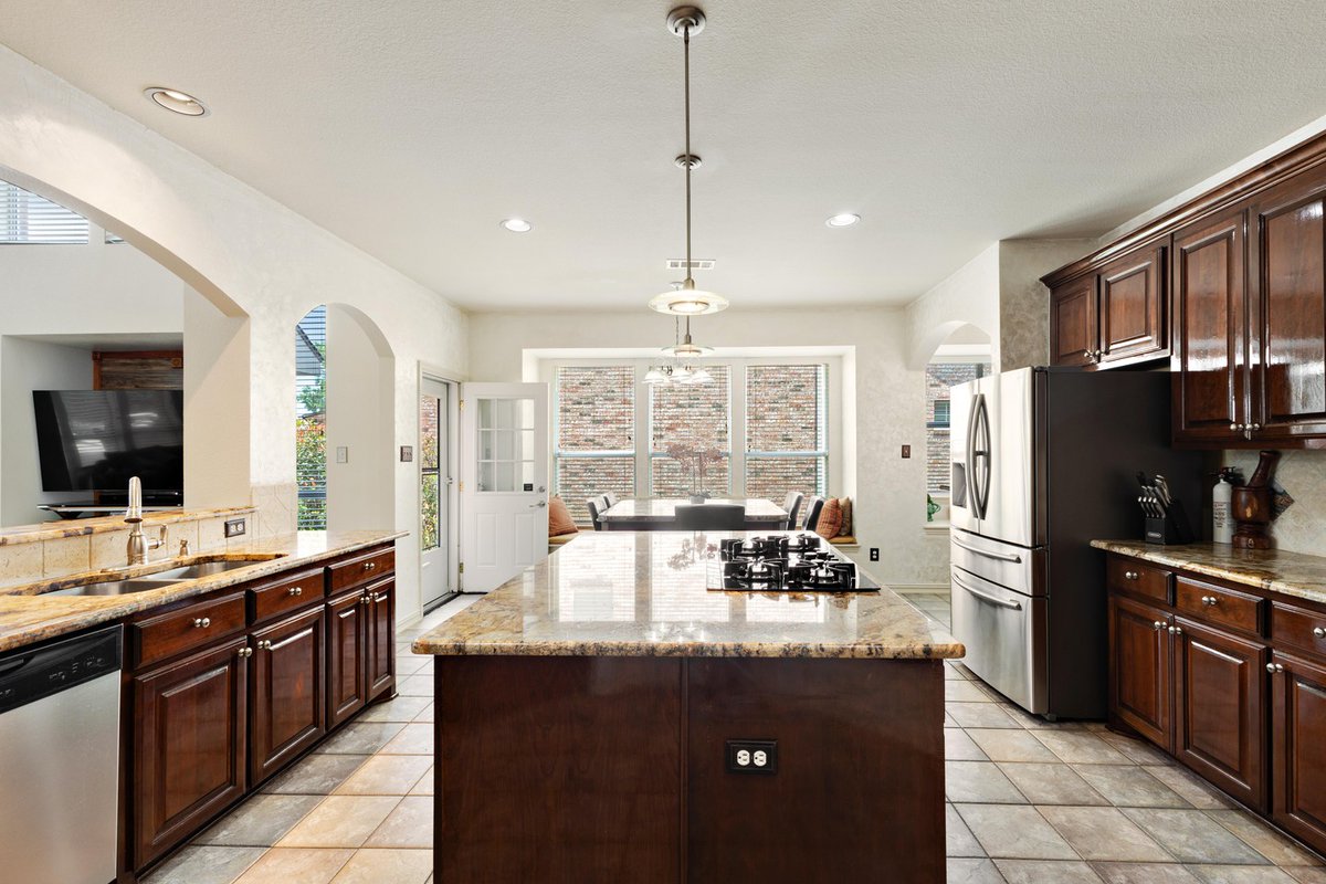 LesterPuyear's tweet photo. When the staging team works their magic, our job gets even more fun. This home flows beautifully, with clean lines, incredible natural light, and a bright, open kitchen. Every angle works to make buyers stop scrolling and picture themselves there. https://t.co/aXaiiDTSUE
