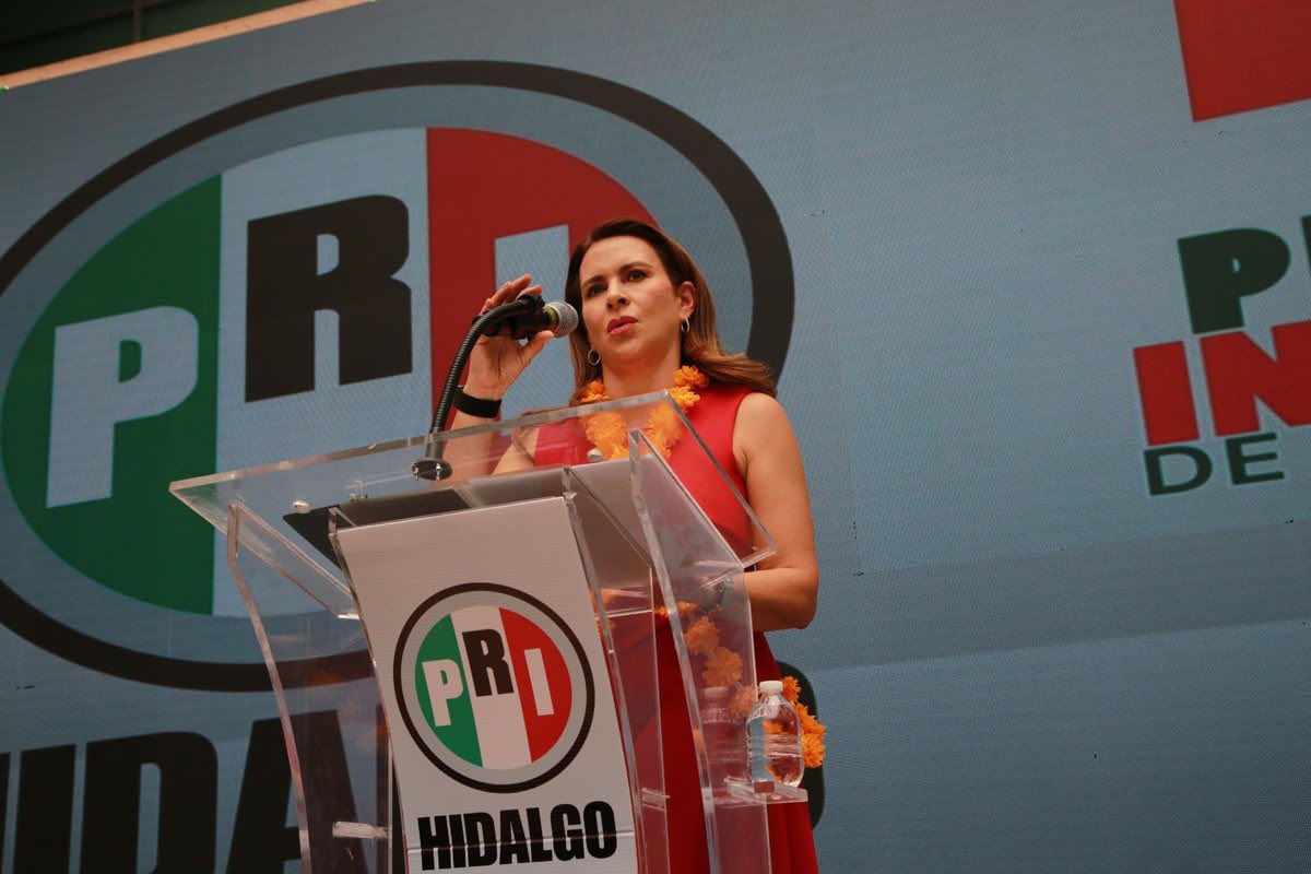 MLopezSanMartin's tweet photo. La senadora del PRI, Carolina Viggiano, vendió un terreno 9 veces más caro a empresa sancionada

De acuerdo con @Milenio adquirió el predio en Zempoala por 2 millones de pesos y siete años después lo vendió en 17.9 millones a una empresa creada por los hermanos Segura Zerecero https://t.co/w18PIYSHrY