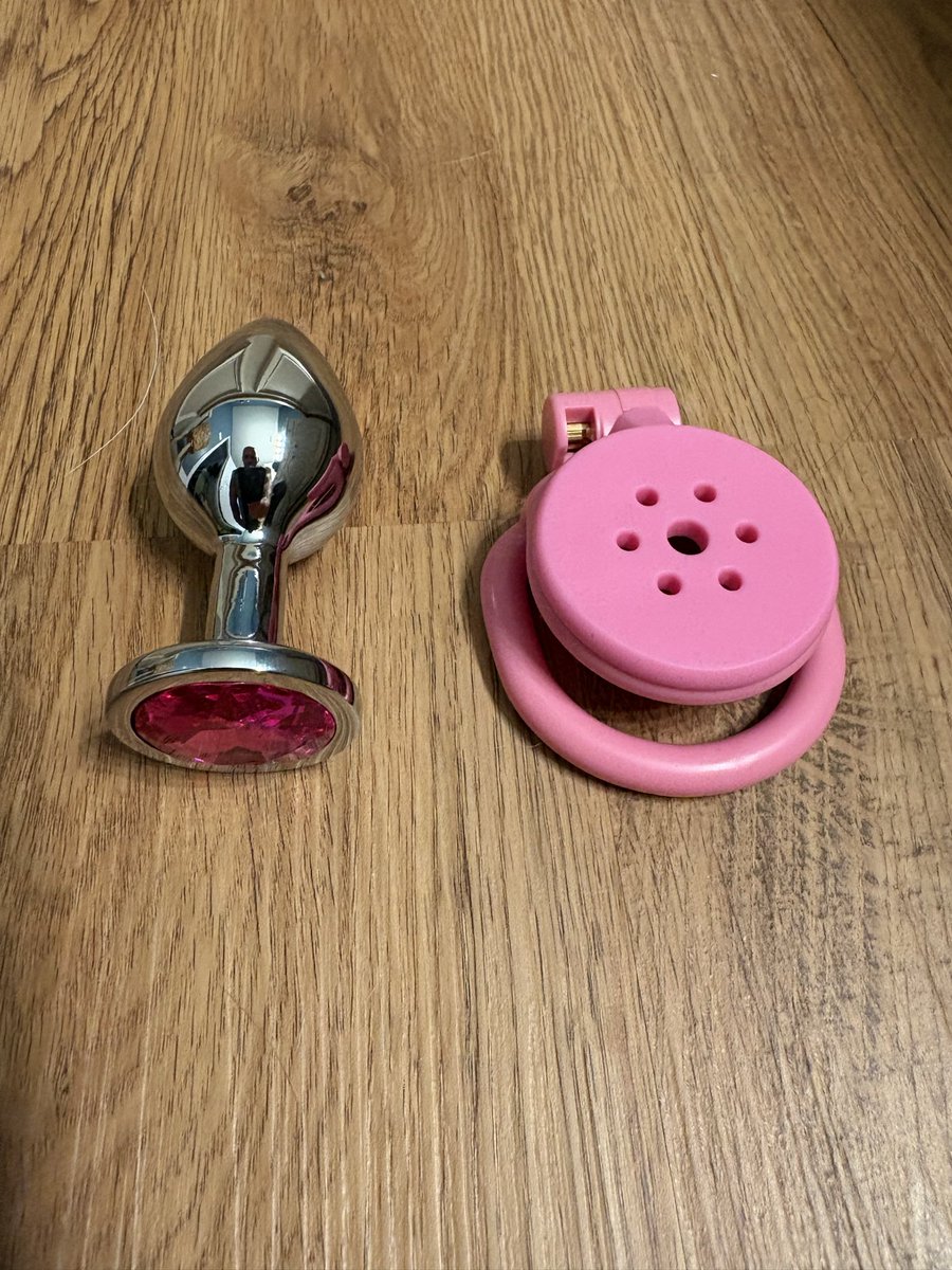 BBCJackOfSpades's tweet photo. Just in time for Locktober. Thank you @lockthecock_ ! It feels amazing! https://t.co/NULwBwTaoN