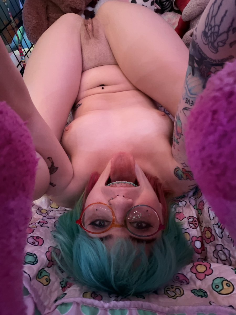 jakeleeth's tweet photo. Need a bud to cum with hmu 😵‍💫🥵 #goon #horny #goonette #gooner #feet https://t.co/PwLV5HZHKM