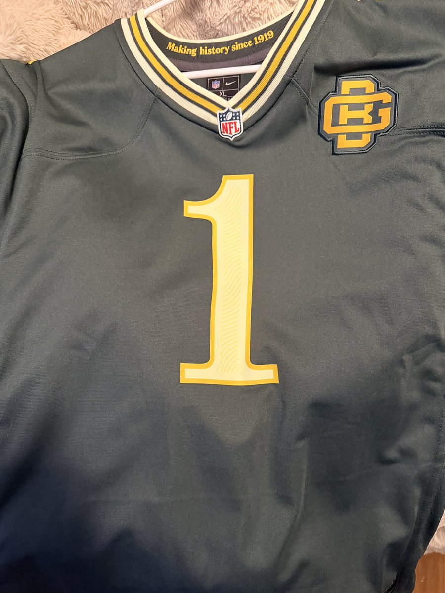 Crittle1979's tweet photo. @DotByLove @ChicagoBearsssz I bought mine at the Packer Pro Shop and it wasn’t $250.  Where you getting your jerseys from? https://t.co/8Lt6K3UcwJ