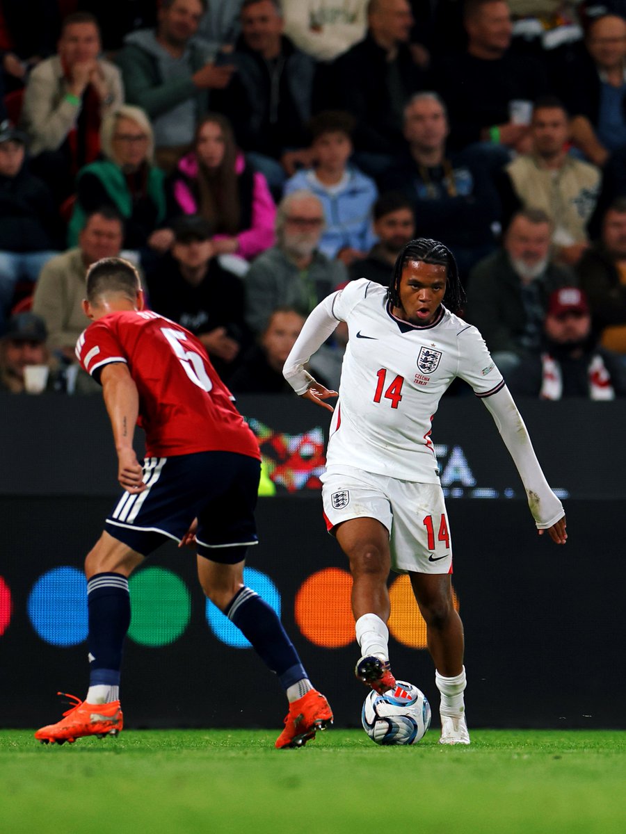 vsrsus's tweet photo. Rio Ngumoha makes his England competitive debut. https://t.co/T1e8pyDR15