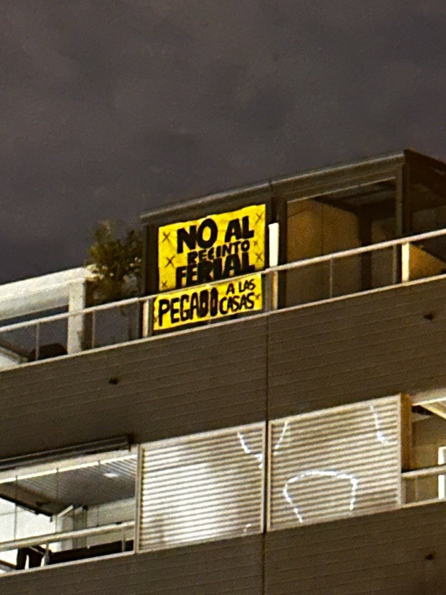 hug0nES's tweet photo. Vecinxs de #ElCañaveral "en pie de guerra" por el recinto ferial que les van a poner a ±20m de sus viviendas. https://t.co/uyyCKdnosA