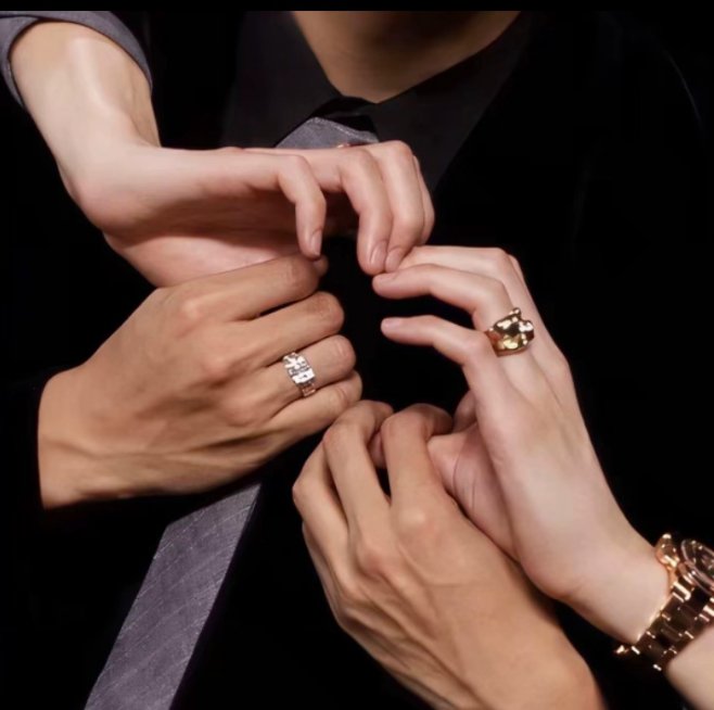 Foreverjd4hrm's tweet photo. Dank's hand is like vanilla and Jung's hand is like chocolate. 

#จุงดัง #JoongDunk https://t.co/TBof4ODqzh