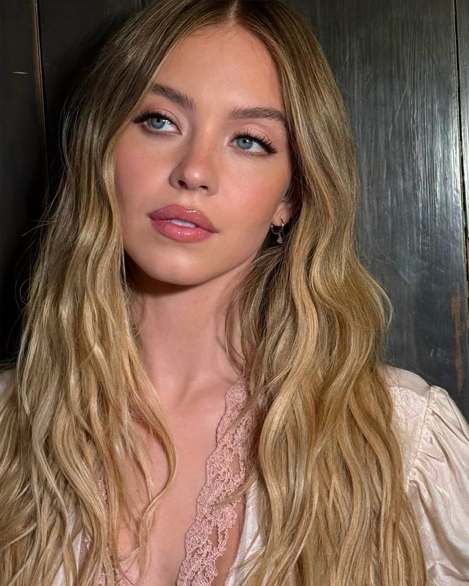 SydneySweeney9_'s tweet photo. Sydney Sweeney 😩 https://t.co/qLLoTd05qx