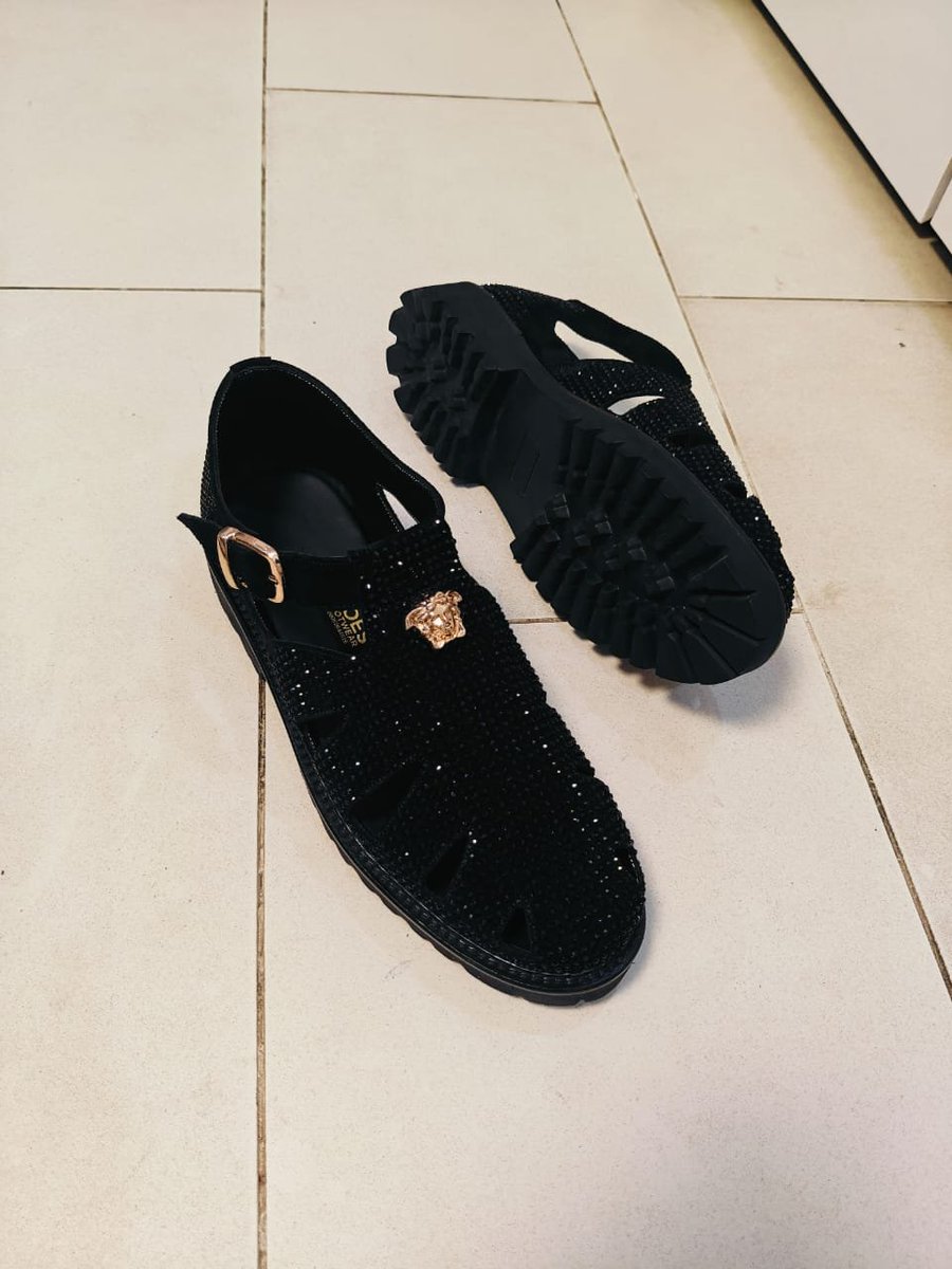 Celeb_Shoemaker's tweet photo. Toes footwear.  The customer 😍 https://t.co/73GWqNJCAw