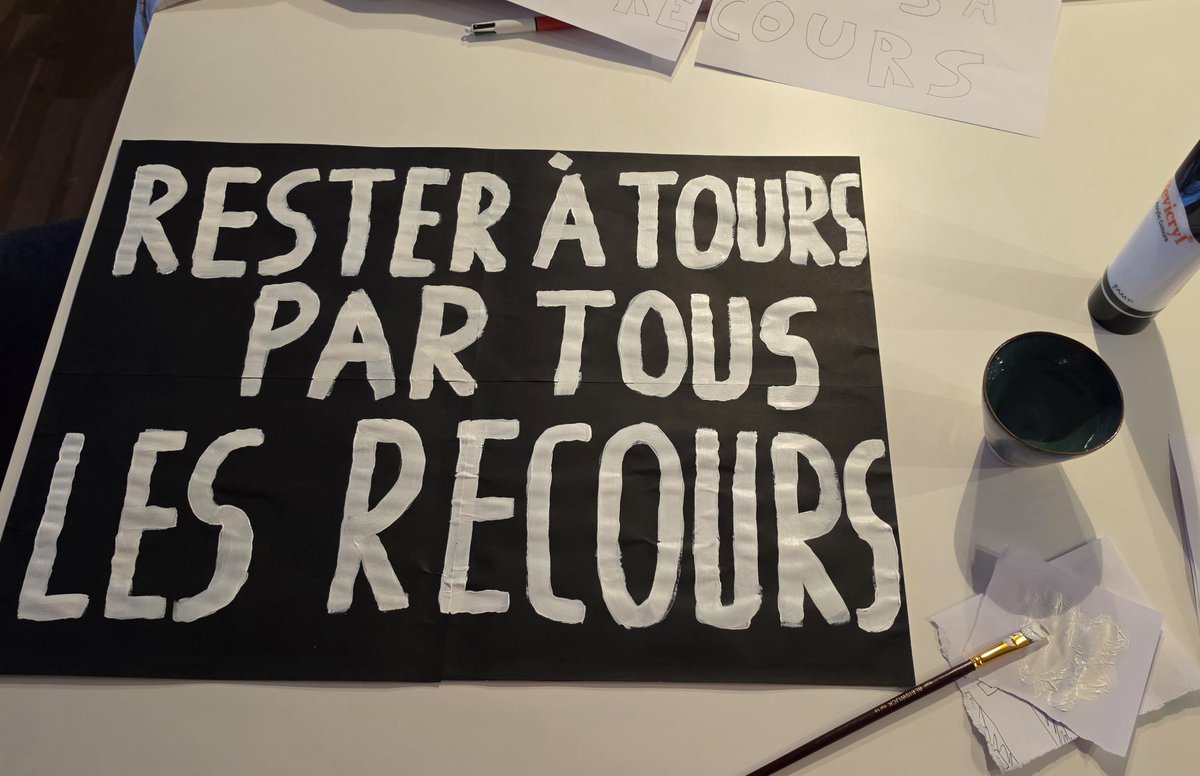 IWorldline's tweet photo. Grève #Worldline - JOUR 2 !!

Hier une bonne première journée avec manif dans Tours, une centaine de grévistes, présence de rennais, blésois, lyonnais, et de chiens 😁
Merci aux collègues de La Défense qui se sont rassemblés en soutien !

Aujourd'hui AG pour décider de la suite✊ https://t.co/szJ73BntwG