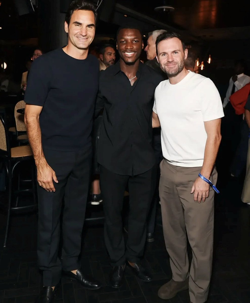 TheBlueDodger's tweet photo. Moisés Caicedo with Roger Federer and Juan Mata at the Laver Cup! 🎾

#CFC https://t.co/htmG8YuYsO
