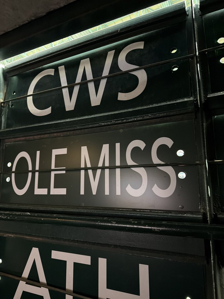 AstrosFan99's tweet photo. @ApolloDez1 Erm, Ole Miss isn’t Facing the Pope https://t.co/EFumIMyMDy