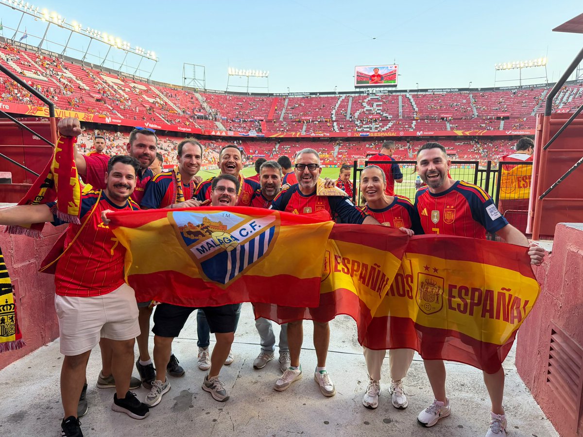 AAlejo7's tweet photo. El Rosaleda y Roca se ha cantado en el Sánchez Pizjuán!! https://t.co/nNzXegzhvP