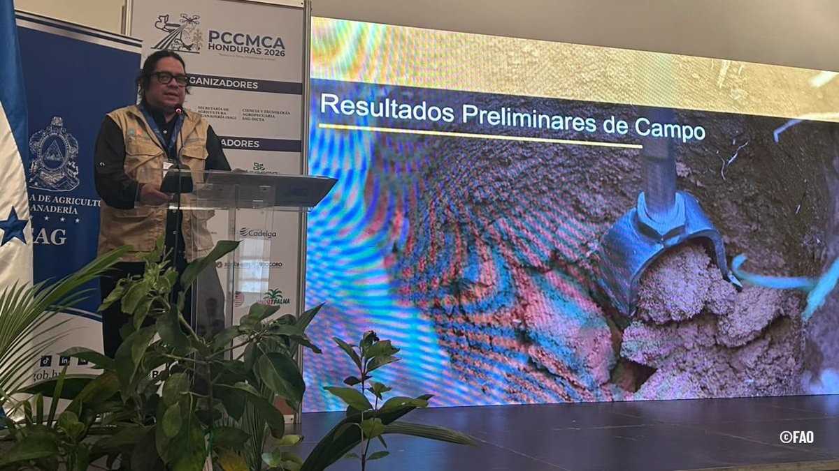 FAOHonduras's tweet photo. 🌱 En el segundo día del #PCCMCA, el proyecto #SoilFER de @FAOHonduras tuvo una destacada participación con una presentación magistral sobre sus generalidades y algunos resultados preliminares obtenidos en campo. 🧵👇 https://t.co/s6L3pl2Ud9