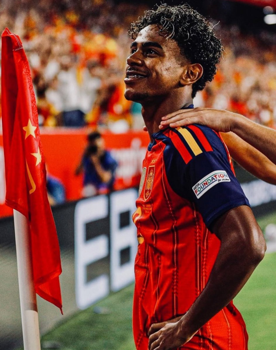 JosxFCB's tweet photo. Gracias por aparecer en este fútbol moderno que tanto nos empezaba a aburrir.

El único distinto entre todos.

Gracias por hacernos disfrutar, balón de oro. https://t.co/rKBiXUL3oB