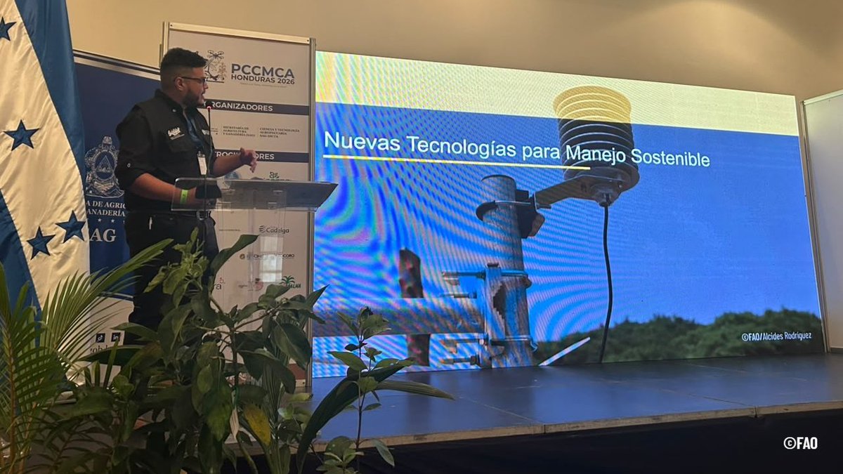FAOHonduras's tweet photo. También se presentaron nuevas tecnologías que #SoilFER implementa para contribuir al manejo sostenible de los #suelos y fortalecer la innovación en el sector agrícola. 🌎🔬 https://t.co/W8ywg5L4E4