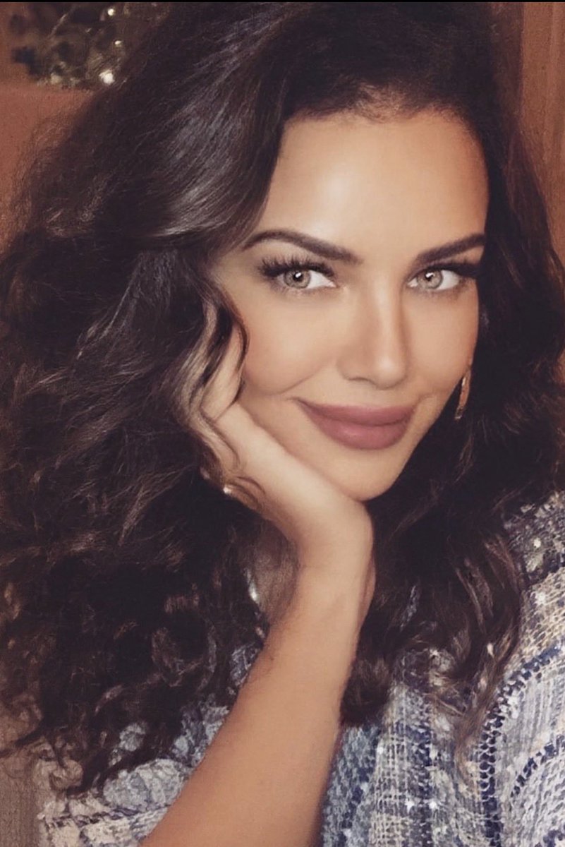 lana_asanin's tweet photo. 𝙃𝙖𝙥𝙥𝙮 𝘽𝙞𝙧𝙩𝙝𝙙𝙖𝙮 𝙩𝙤 𝙢𝙚, 𝙢𝙮𝙨𝙚𝙡𝙛 &amp; 𝙄 🎂

Another year older, smarter, wiser…and somehow still causing trouble! 😆

I’m just here to eat cake, pop champagne, look fabulous, and celebrate surviving another year of absolute madness! 🥂 https://t.co/4L6ns3aDRS