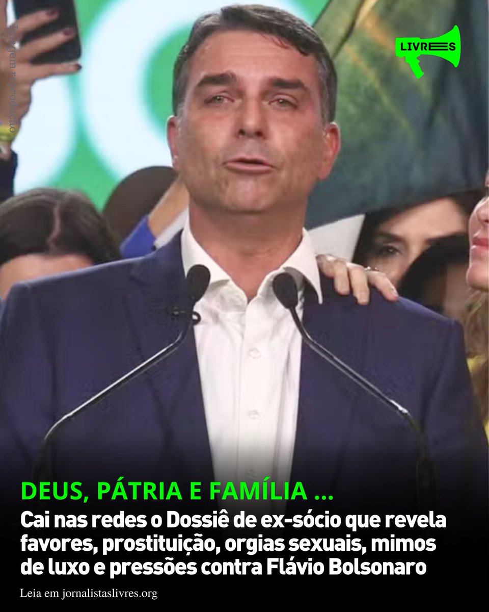 J_LIVRES's tweet photo. "A família tradicional está em crise". Um conjunto de mensagens de texto, áudios, fotos e documentos guardados pelo empresário Alexandre Ferreira Dias Santini, ex-sócio do senador Flávio Bolsonaro (PL- RJ) na chocolateria Kopenhagen do BarraShopping, expõe os meandros de uma intensa crise de bastidores envolvendo o filho de Jair Bolsonaro (PL),

relacionamentos pessoais, mimos de luxo bancados por aliados e articulações junto ao Poder Judiciário em Brasília, informa o site PlatôBR.