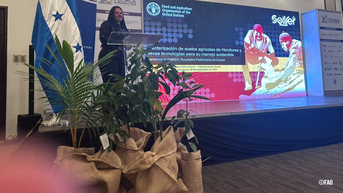 FAOHonduras's tweet photo. También se presentaron nuevas tecnologías que #SoilFER implementa para contribuir al manejo sostenible de los #suelos y fortalecer la innovación en el sector agrícola. 🌎🔬 https://t.co/W8ywg5L4E4