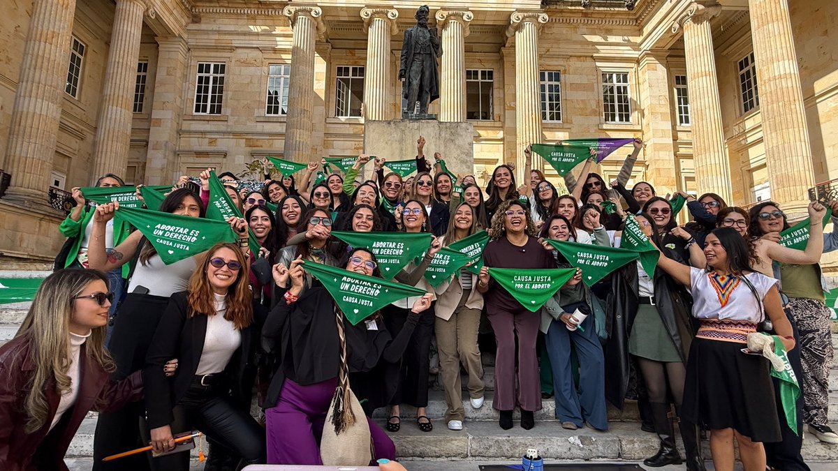 CathyJuvinao's tweet photo. 💚 Juntas por el derecho al aborto.
En conmemoración del #28S, realizamos este plantón en el Congreso de la República. Gracias al movimiento @causajustaco, organizadoras de este espacio junto a nosotras.

¡Seguimos alzando la voz por un aborto legal, seguro y sin barreras! ✊ https://t.co/kIIBeGu99w
