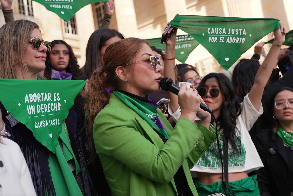 CathyJuvinao's tweet photo. 💚 Juntas por el derecho al aborto.
En conmemoración del #28S, realizamos este plantón en el Congreso de la República. Gracias al movimiento @causajustaco, organizadoras de este espacio junto a nosotras.

¡Seguimos alzando la voz por un aborto legal, seguro y sin barreras! ✊ https://t.co/kIIBeGu99w