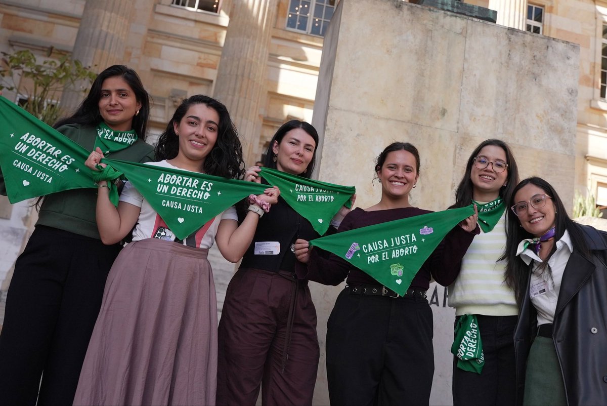 CathyJuvinao's tweet photo. 💚 Juntas por el derecho al aborto.
En conmemoración del #28S, realizamos este plantón en el Congreso de la República. Gracias al movimiento @causajustaco, organizadoras de este espacio junto a nosotras.

¡Seguimos alzando la voz por un aborto legal, seguro y sin barreras! ✊ https://t.co/kIIBeGu99w