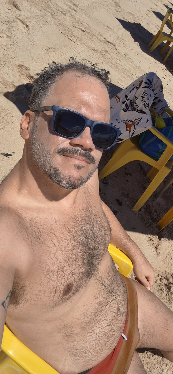 eubrito's tweet photo. Praia, terça, 09h, ninguém ao redor. Feriaaaaaas! https://t.co/mA3Efihi2A