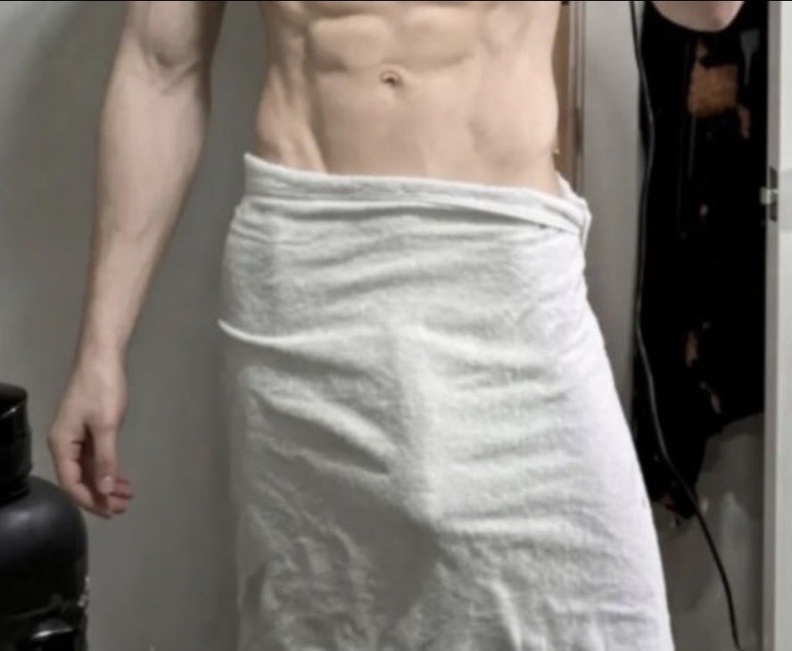NocturnaIPsycho's tweet photo. just hopped out of the shower, deciding to thirst trap and let the prey come to him instead https://t.co/zKVN5pJuNR