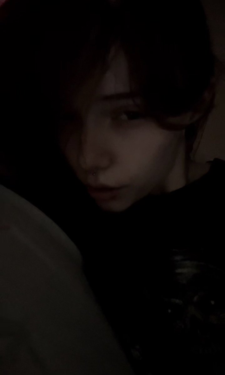bell0_0e's tweet photo. I love and hate the fact I can make myself look so masculine for a girl https://t.co/vRr7evmUIl
