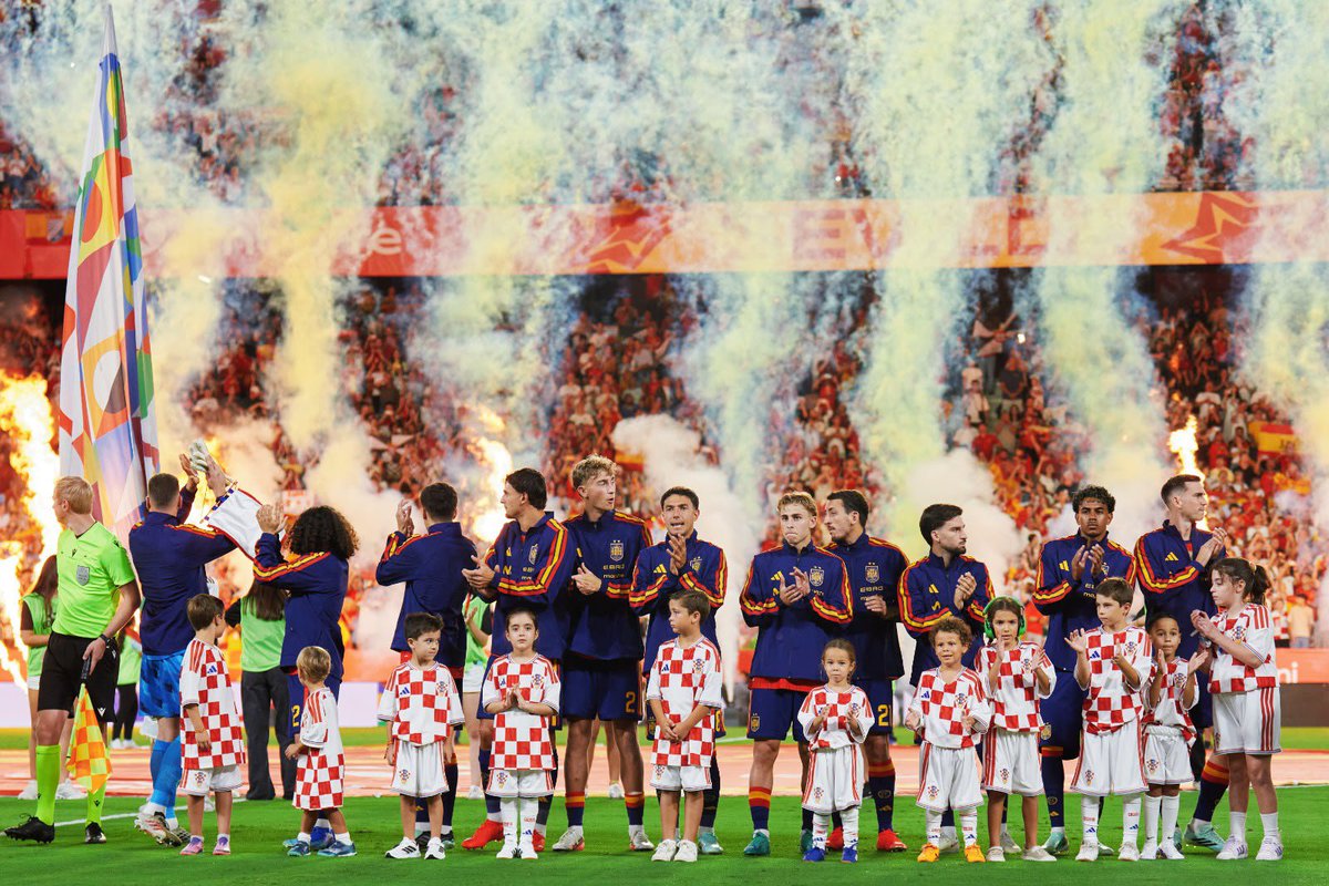 DHuijsen's tweet photo. Viva España 🇪🇦🇪🇦 https://t.co/eR33KptcLn