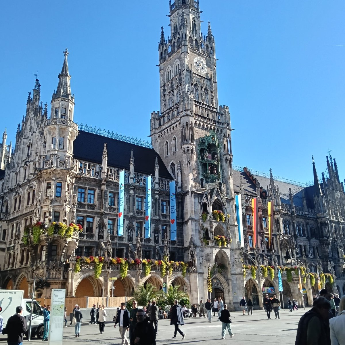 SimoneBALLO2's tweet photo. Weekend in munich.Sightseeing the City, Oktoberfest ....and good stock done! https://t.co/lORe7ua5Ax