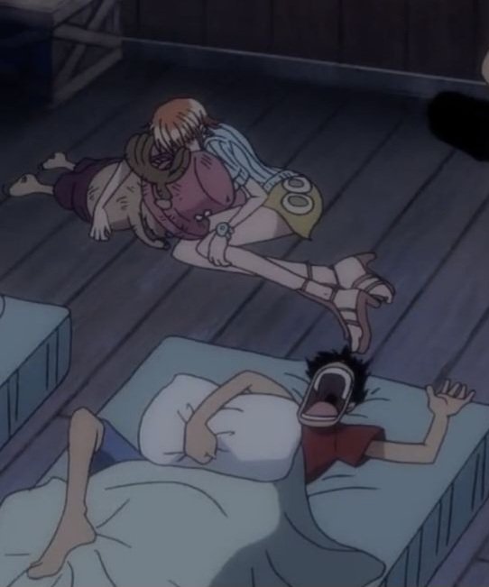 lmnjuicee's tweet photo. i love when nami uses chopper as a pillow it's so cute 😭 https://t.co/KajvZ9MH5b
