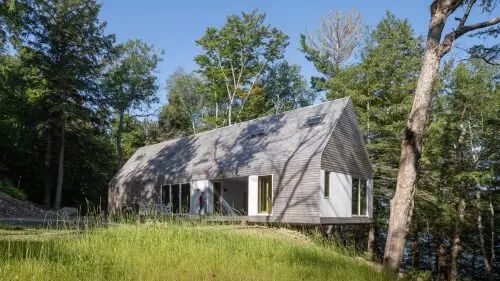 ConstructCanMag's tweet photo. Ontario cottage puts prefab at the heart of sustainability https://t.co/lzaFt4LEGs #ontario #passivehouse #prefabrication #sustainablebuilding https://t.co/SrssU44JsB