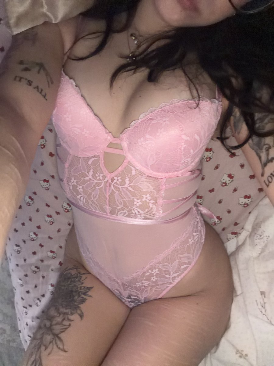 kittykatstretch's tweet photo. it’s all love now :p https://t.co/H0hJ5fUaXE