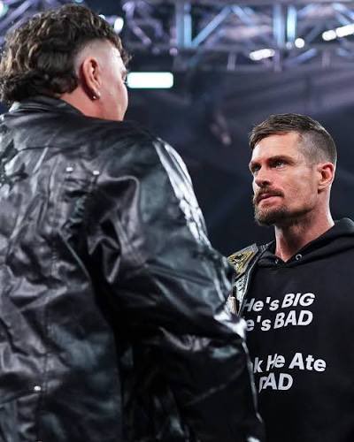 FadeAwayMedia's tweet photo. 🚨BREAKING: Mason Rook is NOT medically cleared to compete tonight and will be replaced by a mystery opponent tonight on NXT.

THE TITLE WILL STILL BE DEFENDED.

#WWENXT https://t.co/Zw0bJQt321