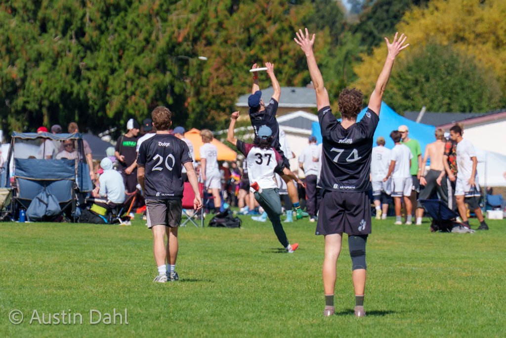 austindahl's tweet photo. Pics of @Switchback_Ulti vs Grudge at regionals on Saturday. More at: https://t.co/xE4sUNFDvd
#ultimate #frisbee @USAUltimate https://t.co/xKjtmLafFQ