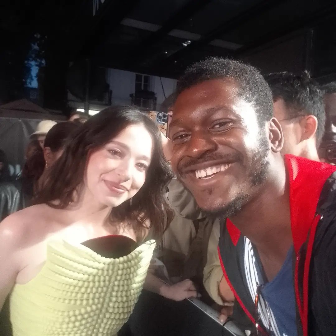 mikeymsource's tweet photo. Mikey Madison with a fan at "The Social Reckoning" premiere tonight https://t.co/epjm6bllvr