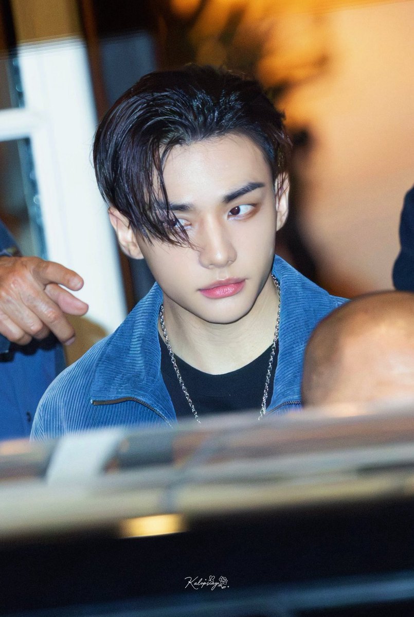 hyunjinpost's tweet photo. hyunjin on his way to the dior after party
#DiorSummer27_HYUNJIN https://t.co/KAY5EMrYen