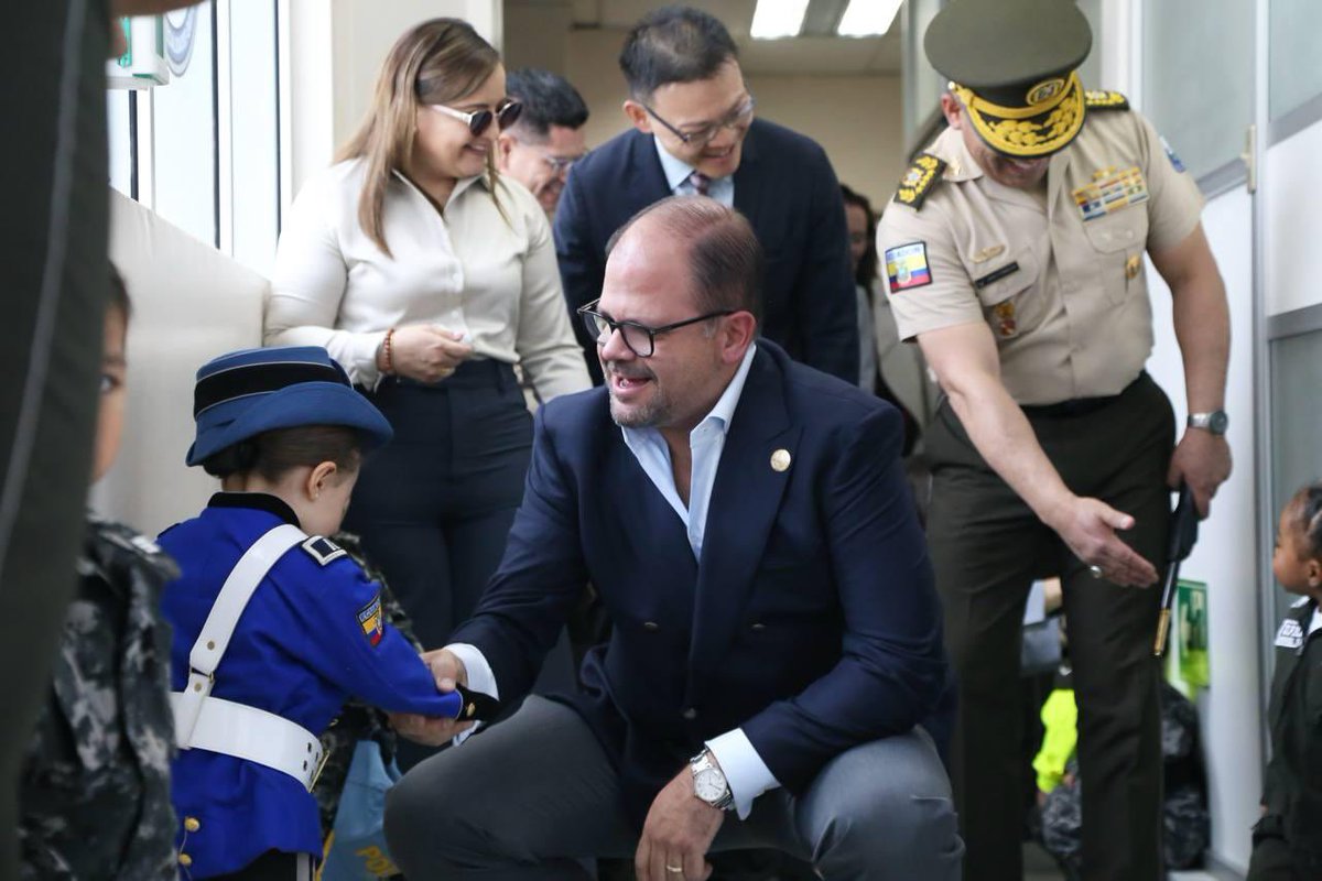 JohnReimberg's tweet photo. Después de 20 años, el Centro de Rehabilitación Física Infantil de la Policía Nacional inicia una nueva etapa, con instalaciones renovadas y mejores condiciones para atender a nuestras niñas y niños.

Mi especial agradecimiento a la Embajada de la República Popular China en Ecuador, cuyo financiamiento hizo posible esta obra, y a FUNDEBIP, por su valiosa gestión y articulación.

Cuando la cooperación se transforma en bienestar y esperanza para nuestras familias, cumple su verdadero propósito.

Seguimos trabajando.