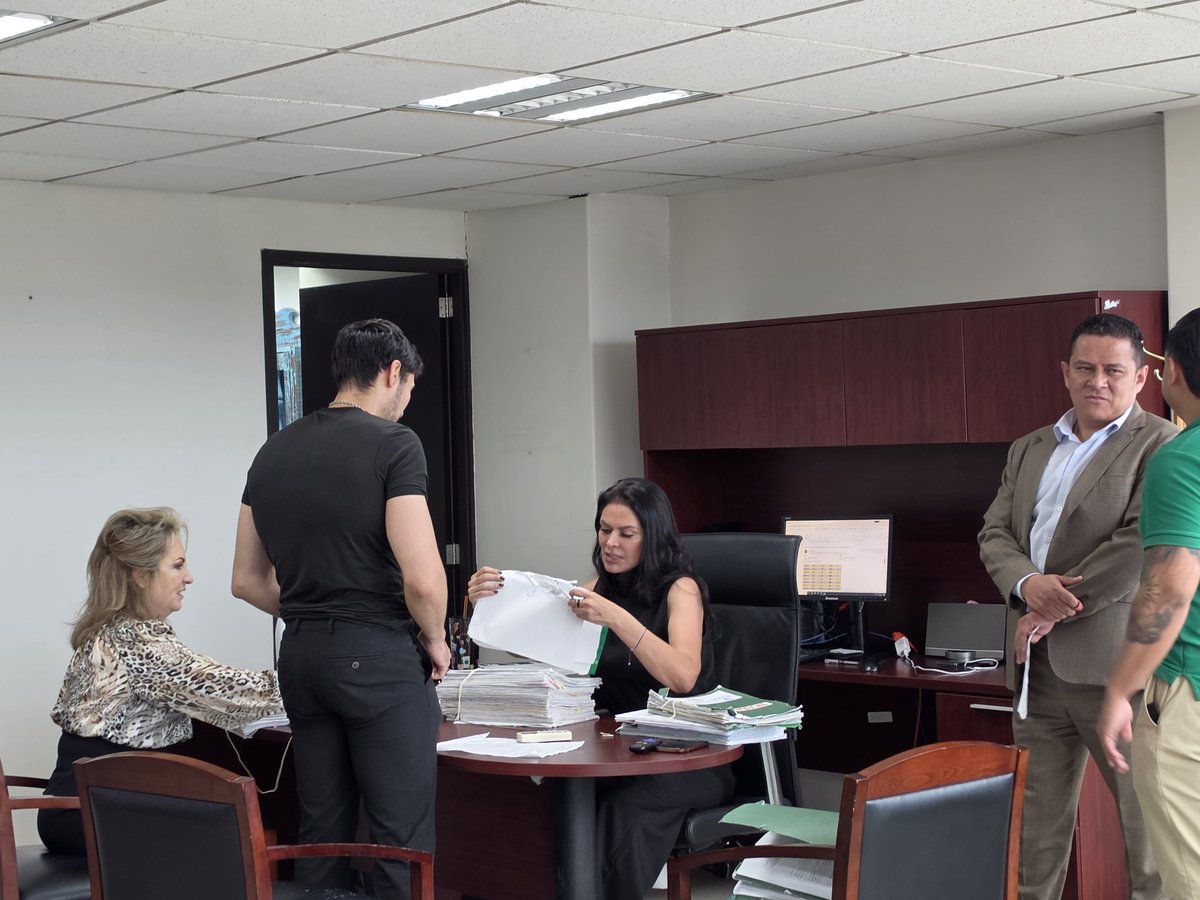LetyVarela's tweet photo. Continuamos trabajando en el @TFCA_mx, revisando expedientes y atendiendo los asuntos que nos ocupan, con responsabilidad, compromiso y la convicción de que detrás de cada expediente hay personas que esperan justicia.

⚖️ ¡Por una justicia laboral más humana y cercana! https://t.co/awBJKa5EU3