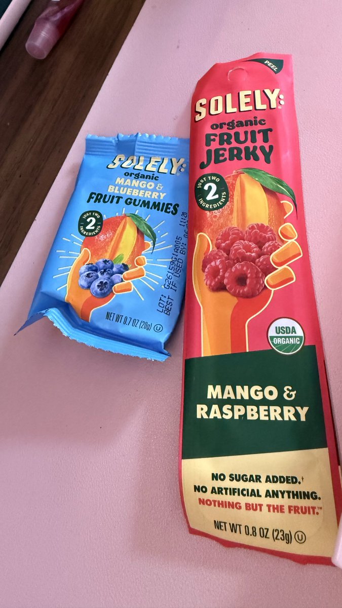 directedbylei's tweet photo. Important creator-business update:

I found THEE laptop snack🙂‍↕️

freeze-dried mango + raspberry/blueberry🥭

Two ingredients + no crumbs infiltrating my keyboard = the snack department has been optimized

What are y’all eating while you work?

#ugc #ugccreator #ugccommunity https://t.co/MdHoyUqvu6