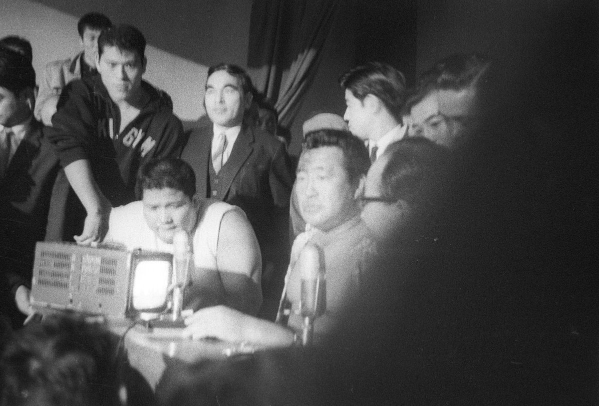 Inoki_Kanji's tweet photo. 【#アントニオ猪木 デビュー記念日🎉】

1960年9月30日台東体育館
対 #大木金太郎

厳しい力道山付き人時代
66年前の東京まだこんな様子でした。

力道山から猪木へ、そしてその次へ
バトンは確実に継承されていく https://t.co/DrZ30NFqgw