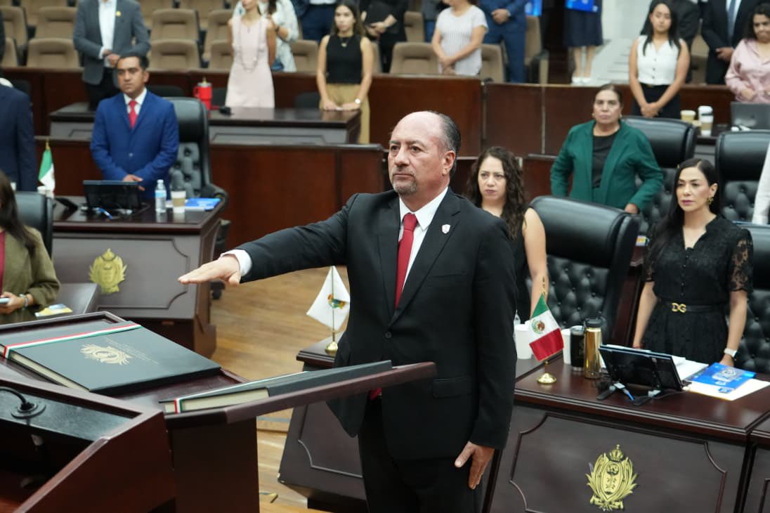 FECCED's tweet photo. El Fiscal Especializado, **Noel Díaz Rodríguez**, rindió ante el Pleno del Congreso del Estado el informe de actividades de la **FECCED**, correspondiente al periodo 2025-2026.
#FECCED #Durango #Anticorrupción #YoSoyÍntegro #DurangoÍntegro 

https://t.co/da80UeKRoF https://t.co/fOj6Vxp4xK
