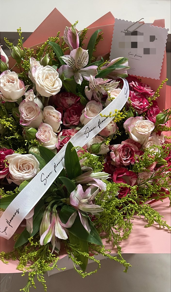 ixx77i's tweet photo. تقووومني من النوم عشان جايبه لي ورررد اااف ياكثثثثر الحببببب❣️❣️❣️❣️❣️❣️! https://t.co/6Tlb92pD8Z