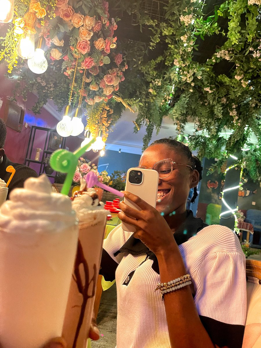 amarachivici's tweet photo. So as y’all know, I work with the Handler Brand 🤭 @the_handla and we clocked 2 years on the 27th of September. So, I decided to feed you with some pictures from today’s hangout 😁😂 before the vlog drops 🤭😂

Happy 2 years to us🥂❤️ and I thank God for Growth 📈✝️
#anniversary https://t.co/aDm7ATyGqr