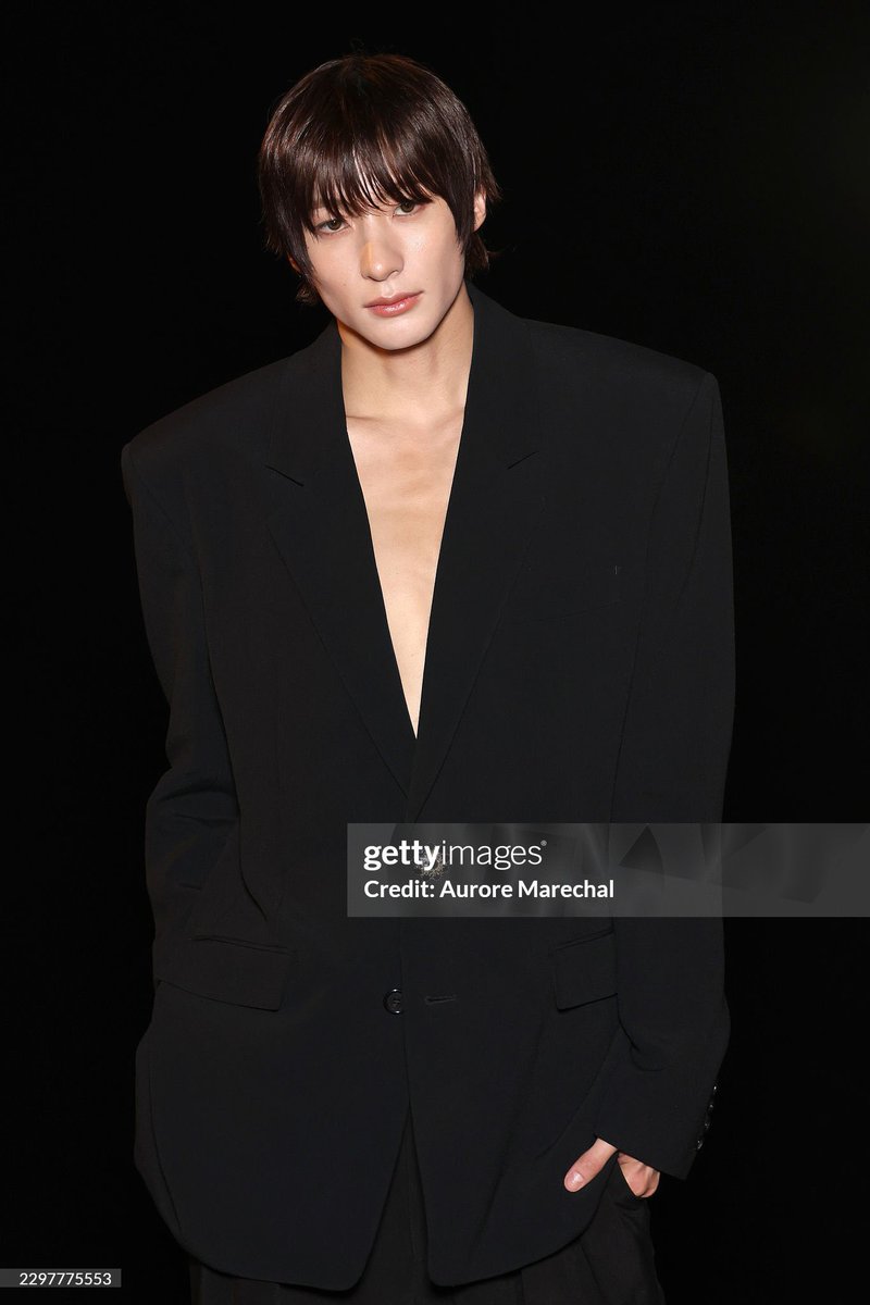 asbaguette's tweet photo. แอนตันจากกล้อง GettyImages โหดจัด ลุคออกงานหล่อฝรั่งแตก ฮีเอาไฟ แฟลช กล้องต่างประเทศอยู่มากกกกกก โคตร aura farming 🔥

ANTON AT SAINT LAURENT PFW 
#ANTONxSaintLaurentSS27 
#ANTONxSaintLaurent https://t.co/RW3PC6Vo8I