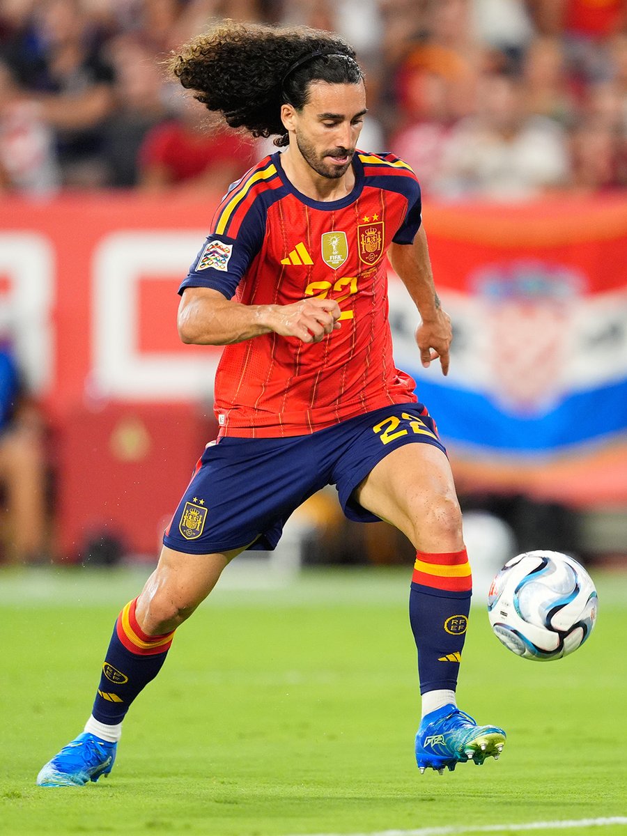 realmadrid's tweet photo. 🇪🇸 4-1 🇭🇷
👉 @Cucurella3
👉 @DHuijsen 
🏆 Liga de Naciones https://t.co/ho5S1OZXNN