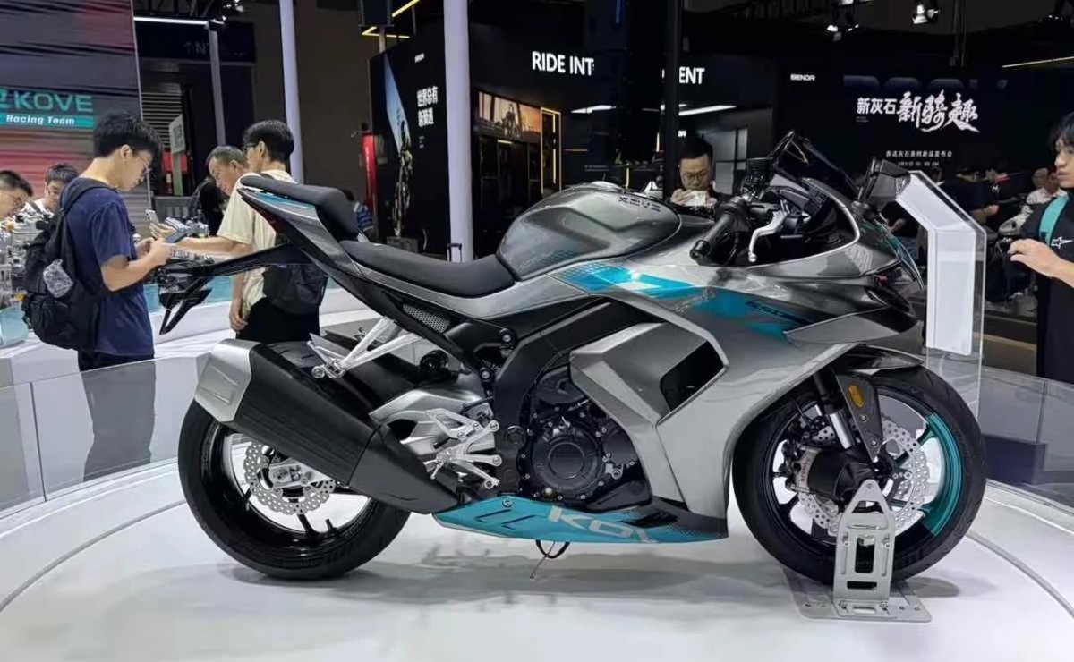 LatoBox's tweet photo. Un pacchetto del genere non poteva non puntare alle competizioni.

Kove ha iscritto la 650RR al Mondiale Supersport 2027, dove si misurerà con avversari del calibro di Ducati Panigale V2 e Yamaha R9, oltre alle rivali connazionali come la ZXMoto e QJMotor 🔥

#WorldSBK #WorldSSP https://t.co/LGbT07qJD3