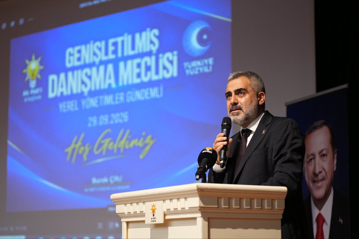 burakcifci34's tweet photo. Bugün Ataşehir’imiz adına anlamlı bir programa ev sahipliği yaptık.

AK Parti’mize katılım sağlayan meclis üyelerimizle aynı çatı altında bir araya gelmenin mutluluğunu yaşadık.

Bu katılımı yalnızca bir siyasi parti değişikliği olarak değil; farklı siyasi tecrübelerin ortak bir çalışma zemini içerisinde buluşması olarak değerlendiriyoruz. 

Yerel siyasetin temelinde milletimize hizmet etme sorumluluğu vardır. 

Bizler de bu anlayışla, ilçemizin ihtiyaçları ve hemşehrilerimizin beklentileri doğrultusunda çalışmaya hep birlikte devam edeceğiz.

AK Parti ailemize katılan meclis üyelerimiz; 

Oğuz SARUL, 
Abdullah ASLAN,
Sinan Emrah YILDIRIM,
Fatih EVLİYAOĞLU,
Cengiz KAYAYURT,
Ve Mehmet ALVER’e hoş geldiniz diyor, teşkilatımız, ilçemiz ve İstanbul’umuz için hayırlı olmasını diliyorum.

Birlikte çalışacak, ortak hedefler doğrultusunda sorumluluk üstlenecek ve hizmet siyasetimizi bundan sonra da kararlılıkla sürdüreceğiz.

@atasehirakparti 
@halimaksu 
@abdullahozdemir